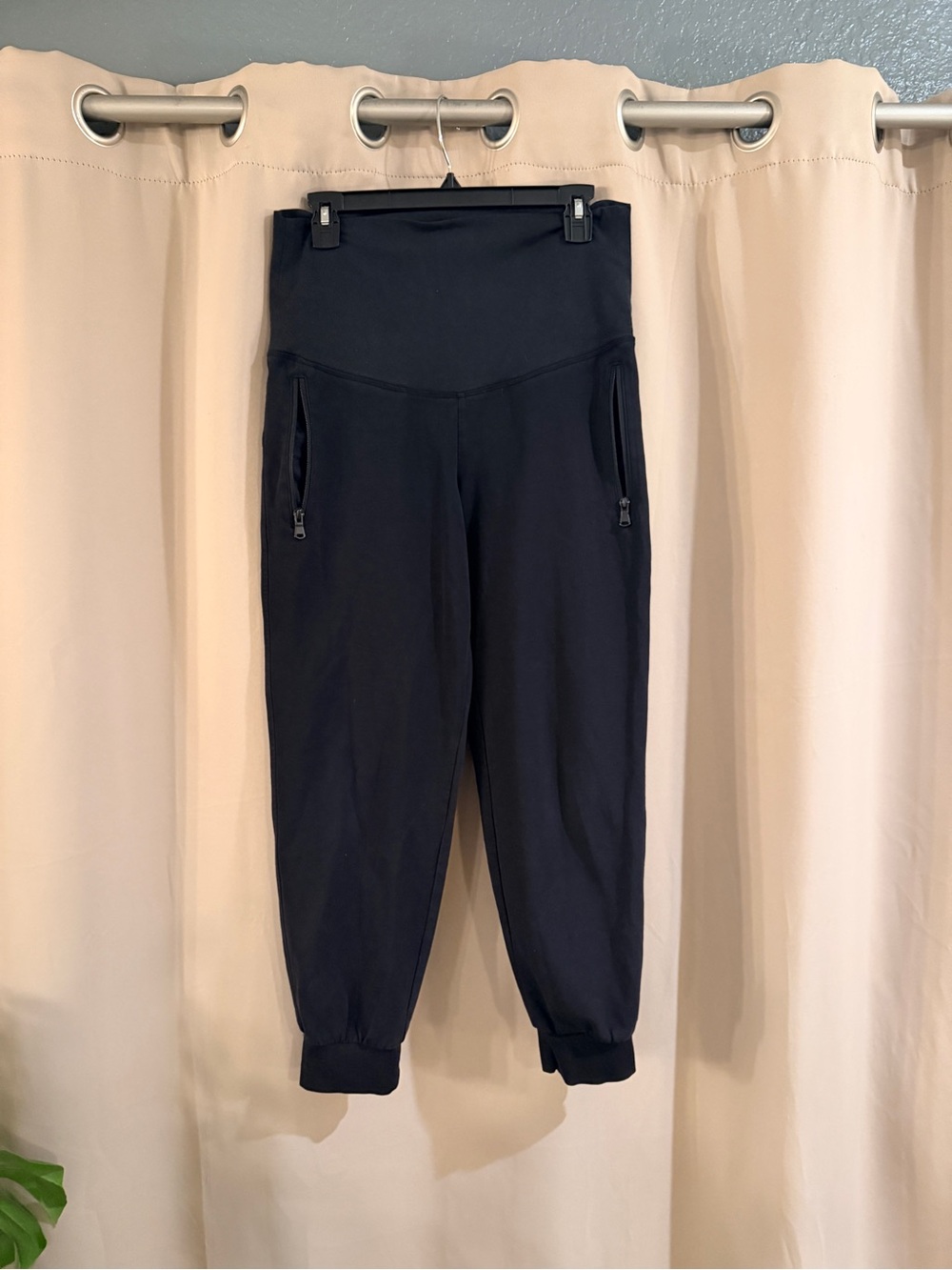 Old Navy Maternity Jogger Pants